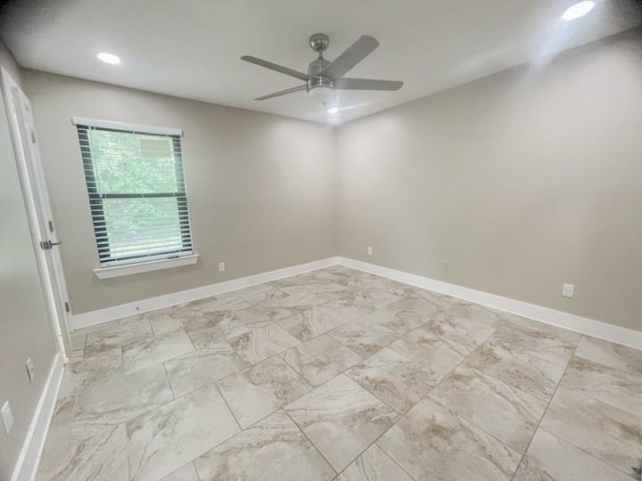 802 East Pine Forest Drive - Photo 4 of 20