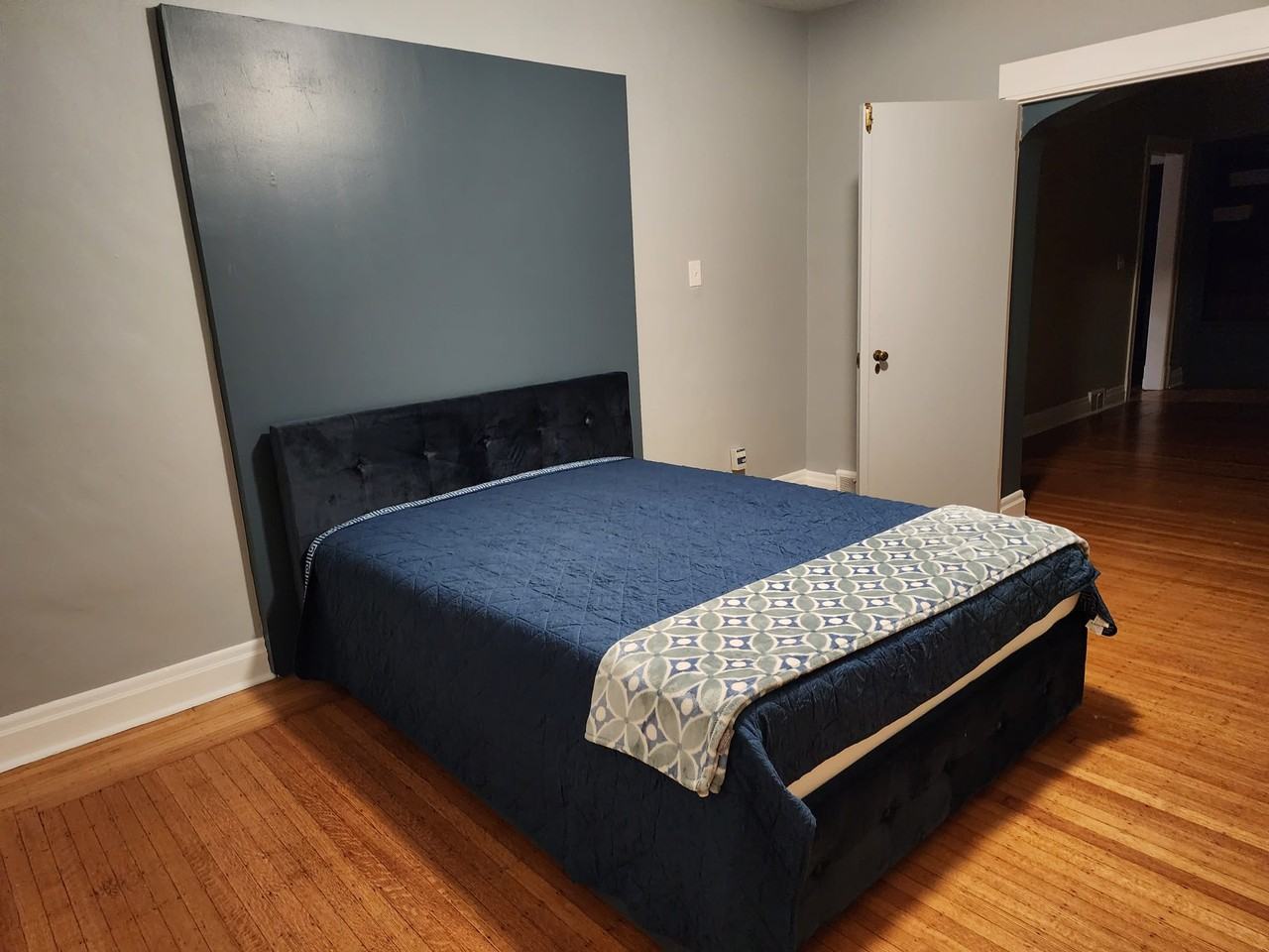 5833 Hobart Street #1stFL - Photo 6 of 13