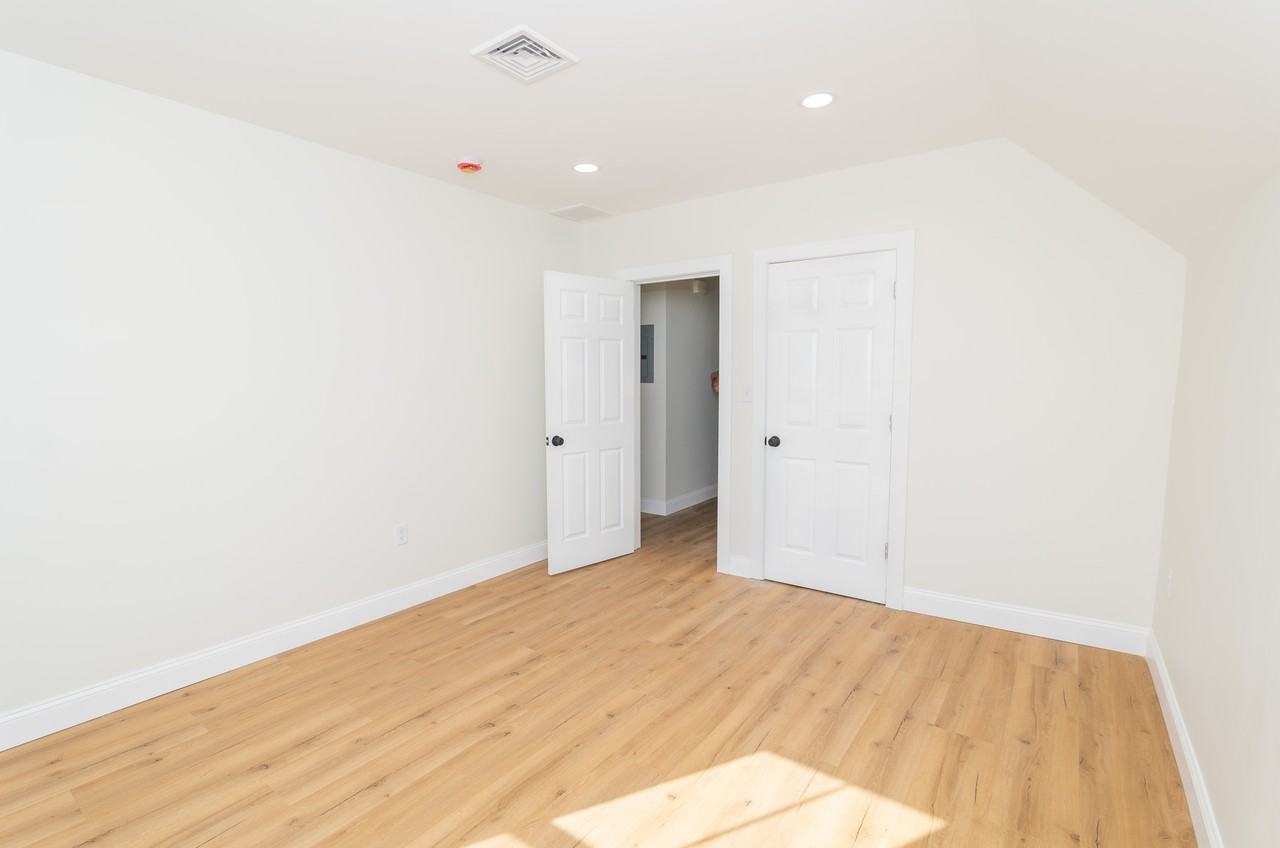 84 Pembroke Avenue #NA - Photo 3 of 14