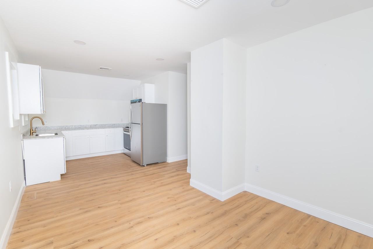 84 Pembroke Avenue #NA - Photo 5 of 14