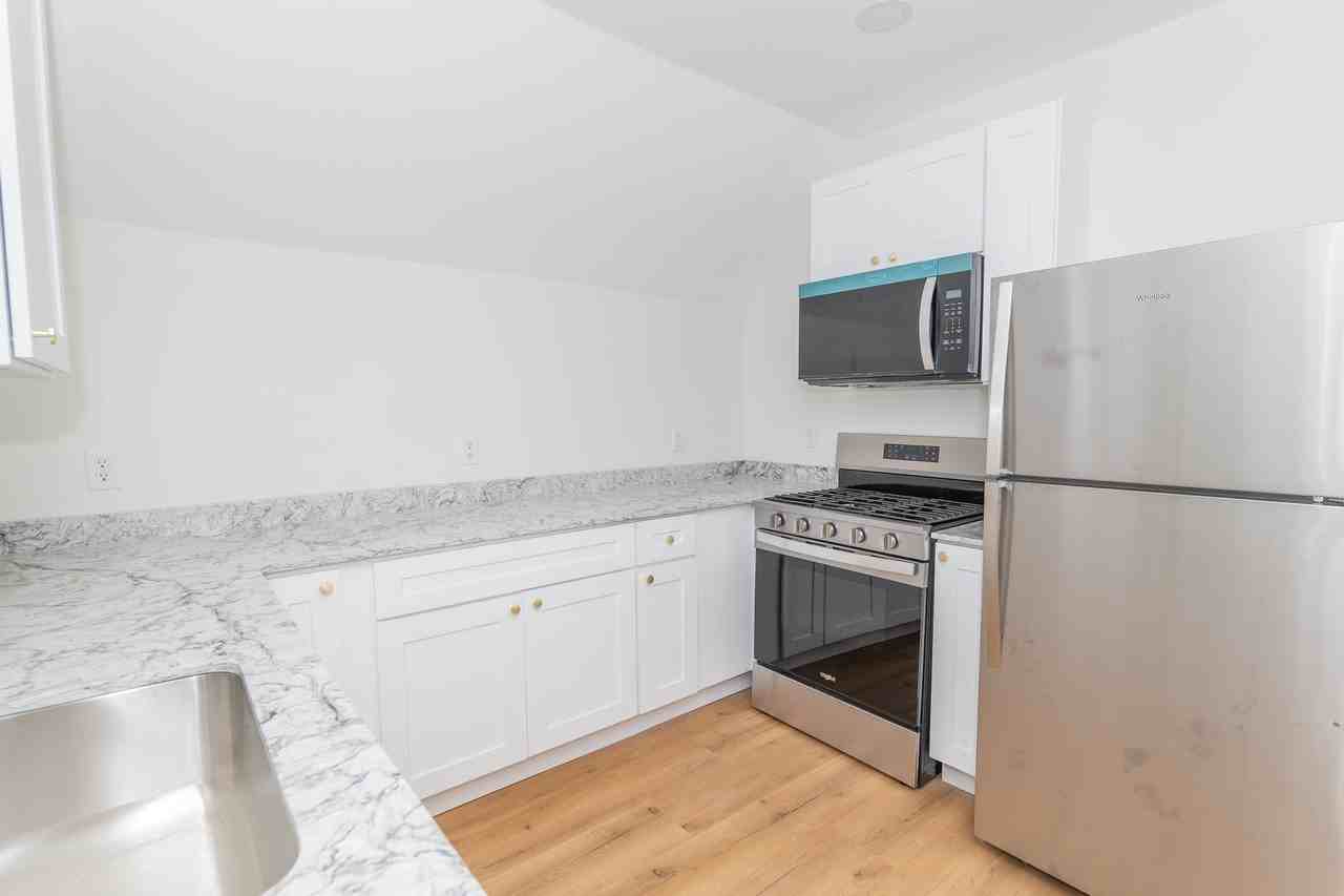 84 Pembroke Avenue #NA - Photo 6 of 14