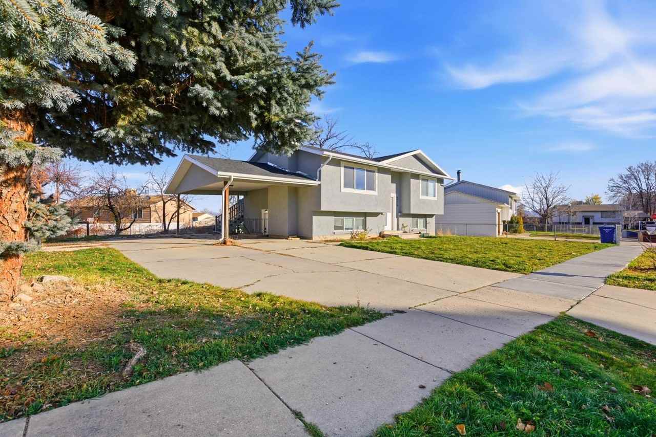 5210 West Woodledge Avenue - Photo 2 of 20