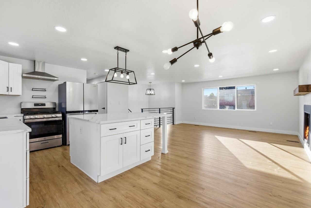 5210 West Woodledge Avenue - Photo 5 of 20