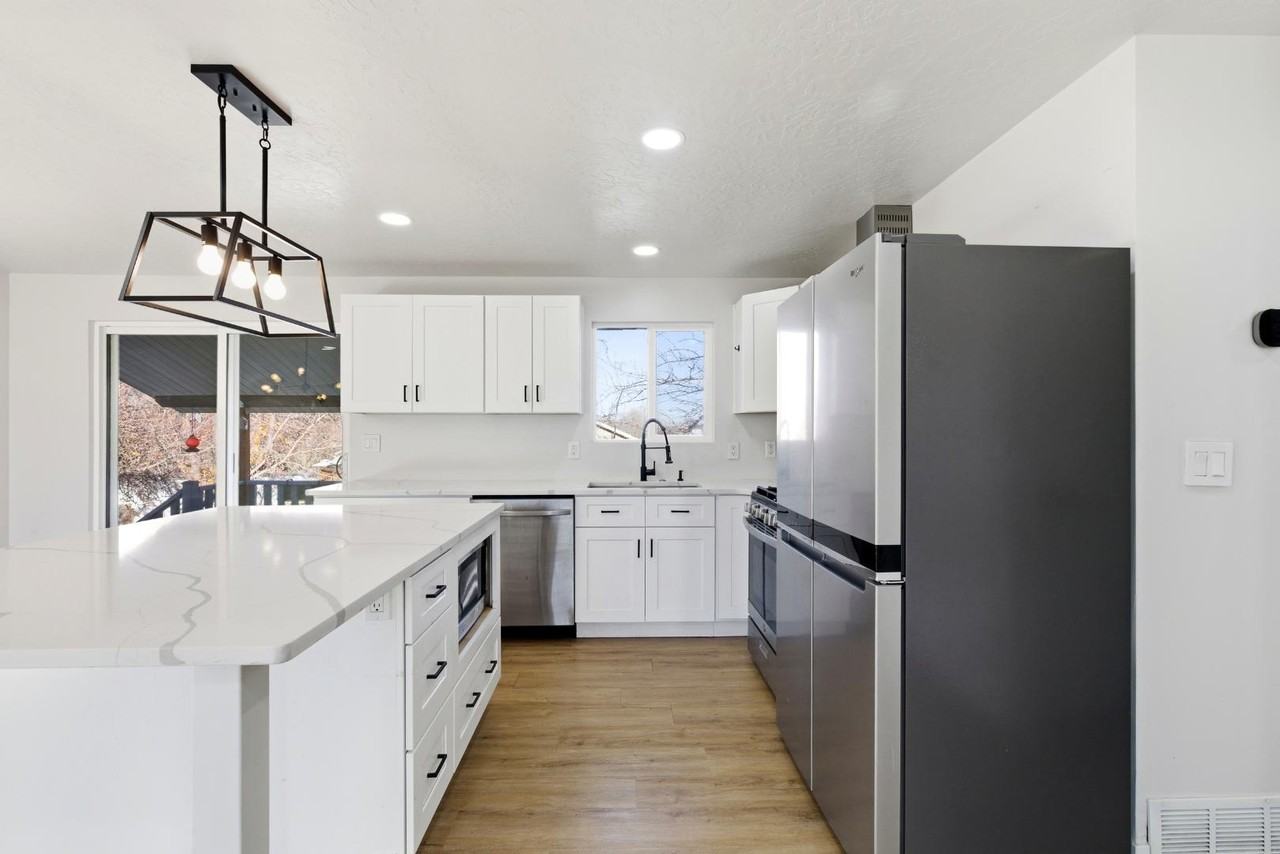 5210 West Woodledge Avenue - Photo 7 of 20