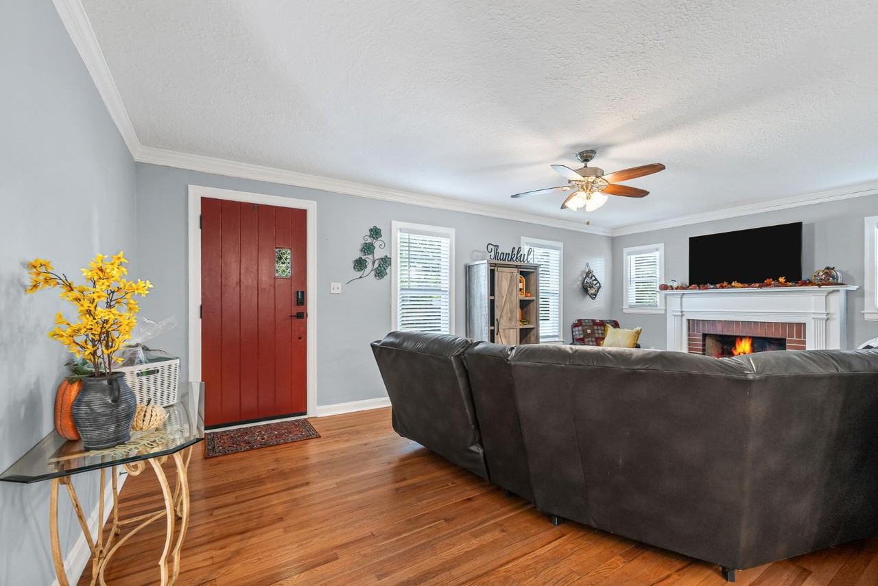 Ash West 805 - Photo 5 of 10