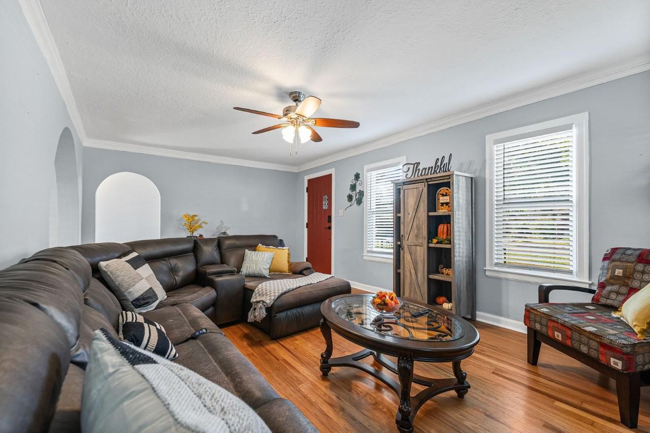 Ash West 805 - Photo 7 of 10