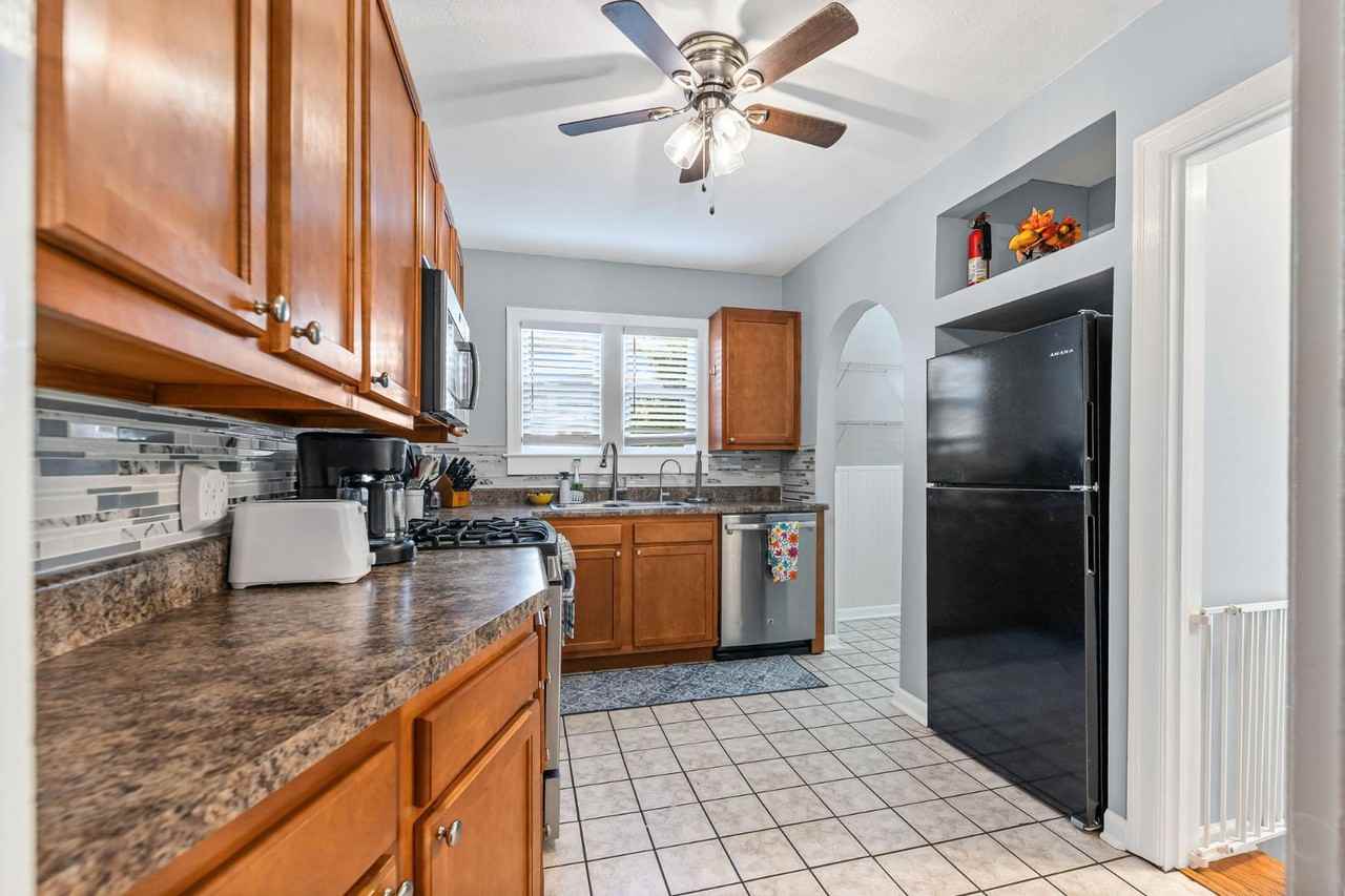 Ash West 805 - Photo 7 of 29