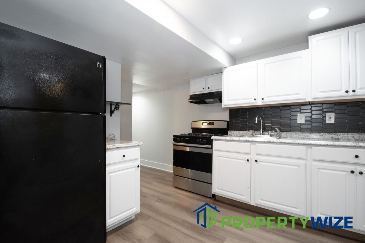 2017 Saint Paul Street #B - Photo 4 of 24