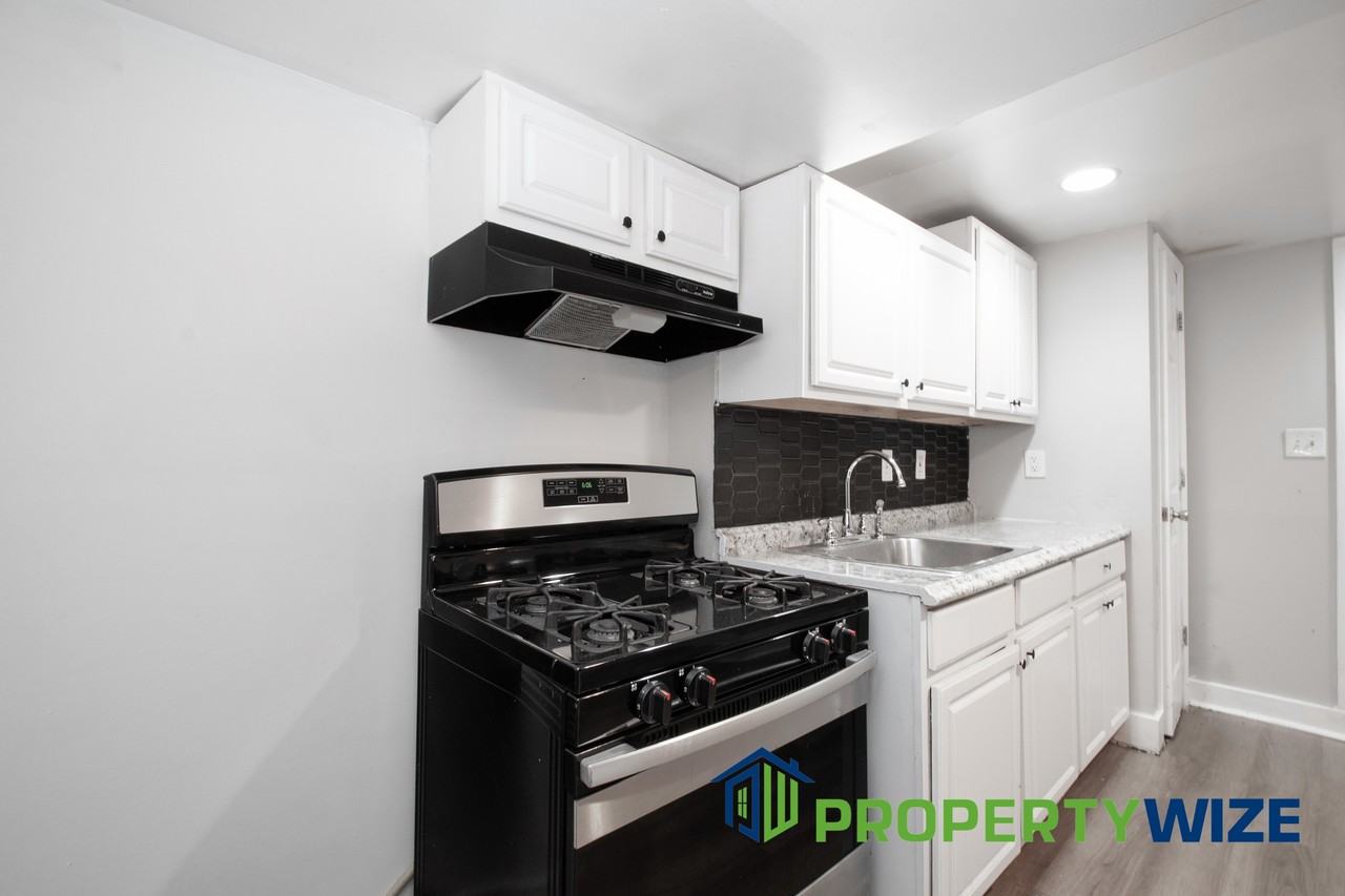 2017 Saint Paul Street #B - Photo 6 of 24