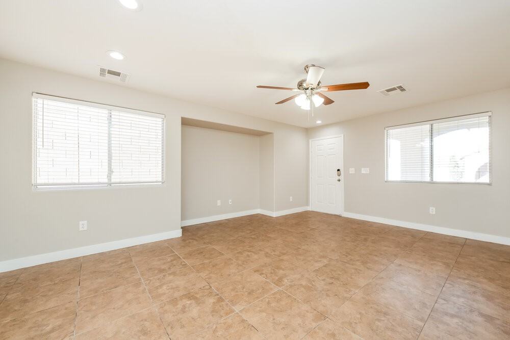 10385 Adrianna Avenue - Photo 5 of 17