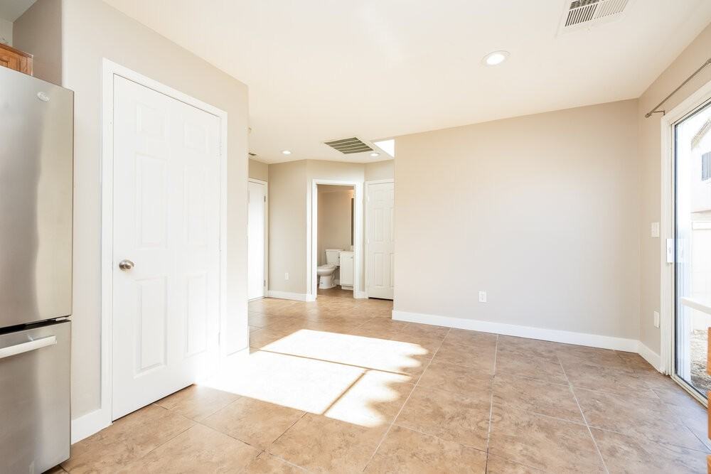 10385 Adrianna Avenue - Photo 6 of 17