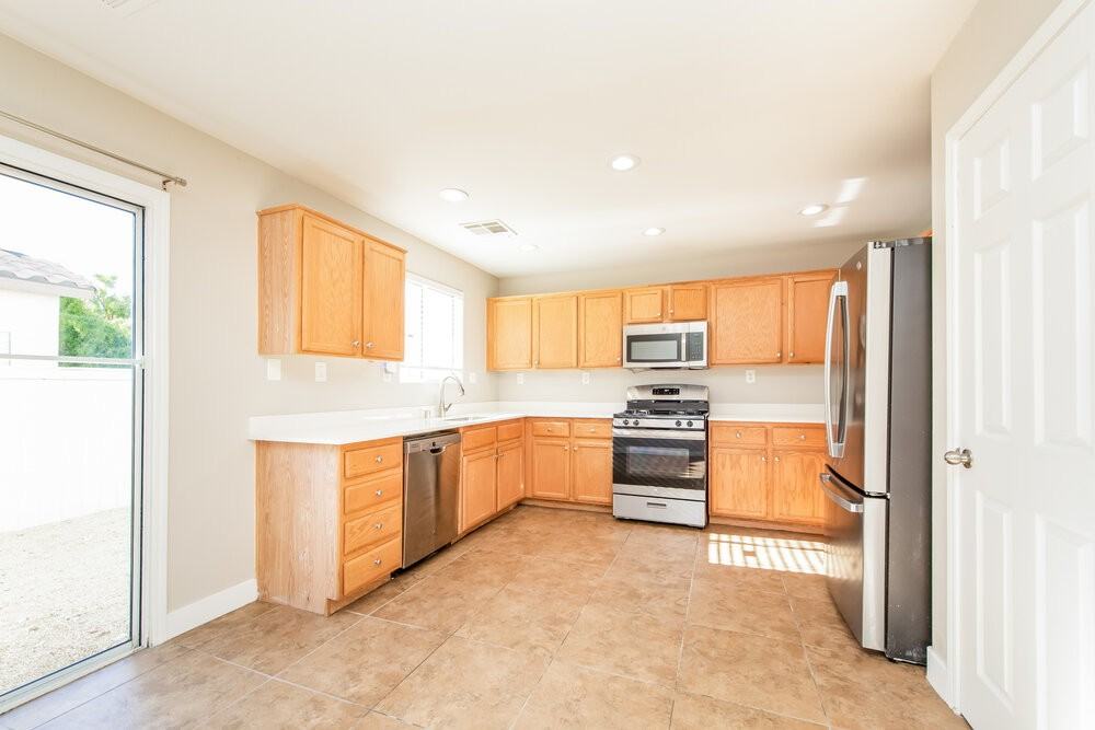 10385 Adrianna Avenue - Photo 7 of 17