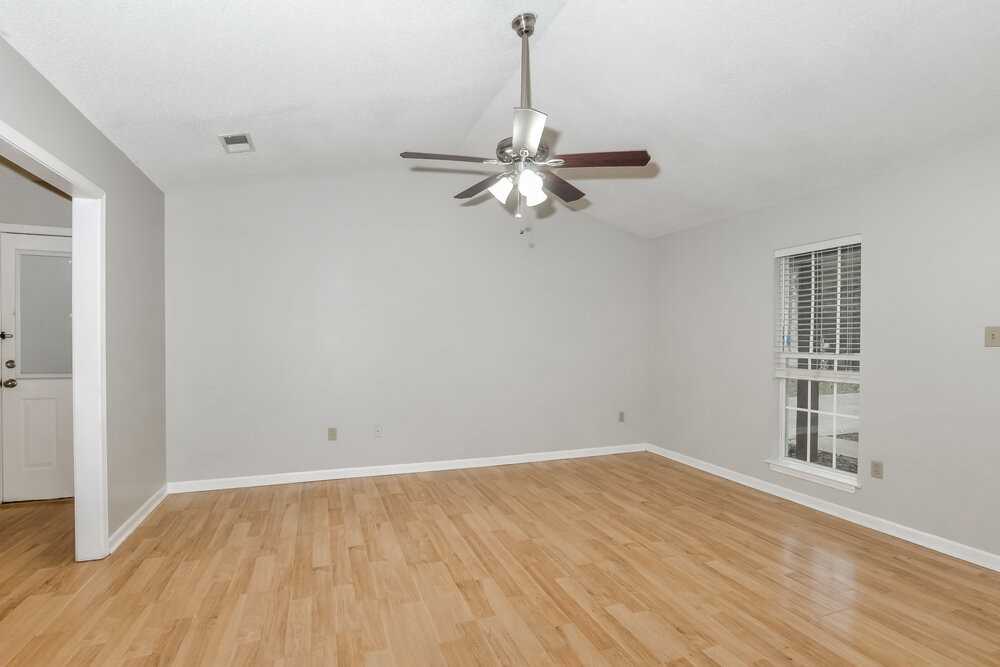 5850 Waverly Dr - Photo 3 of 16