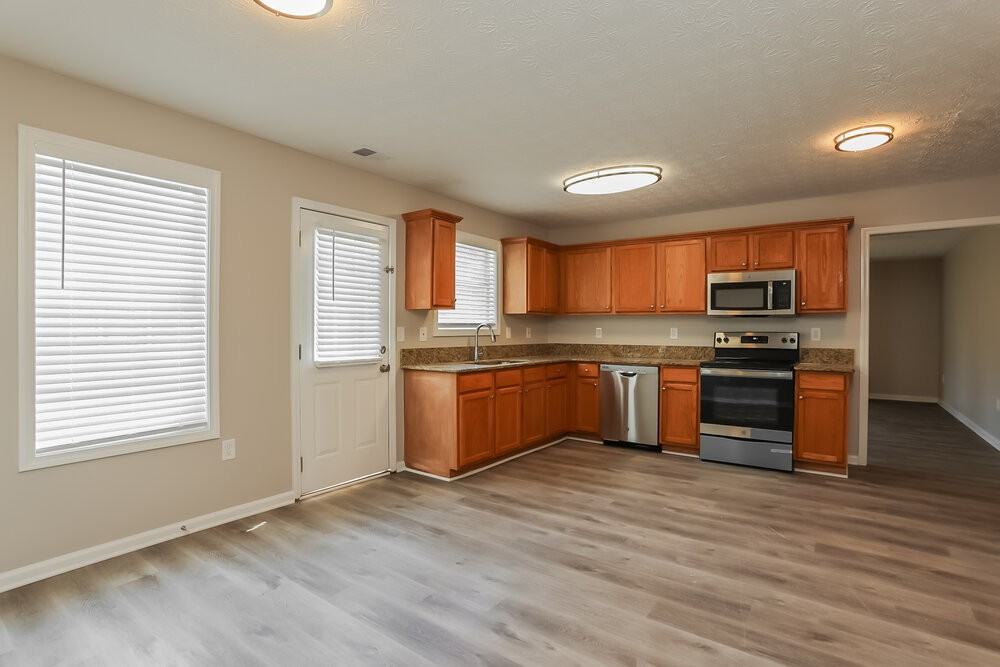 733 Sinclair Way - Photo 7 of 17