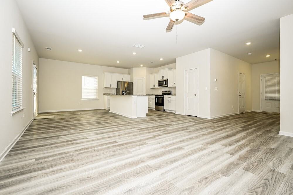 295 Limestone Cir - Photo 4 of 17
