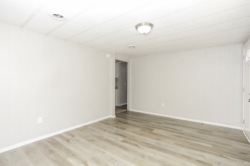 230 King Blvd - Photo 5 of 16