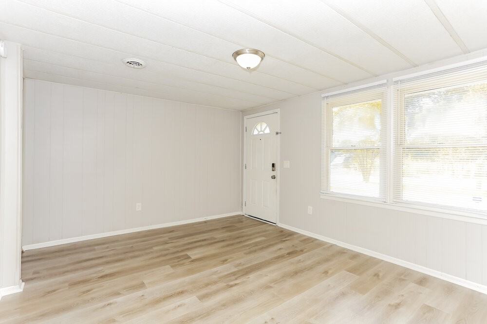 230 King Blvd - Photo 6 of 16