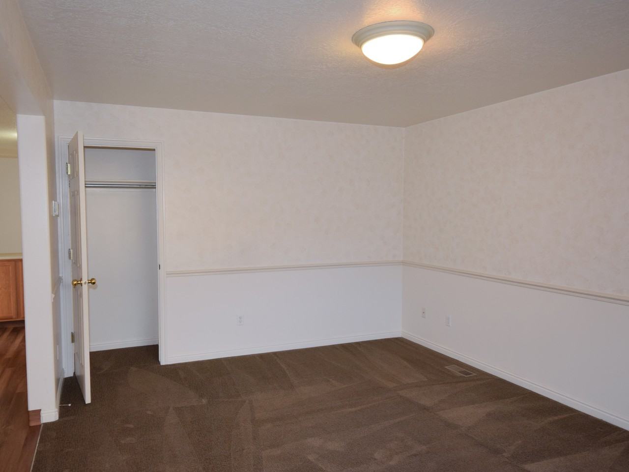 162 West 1100 North #3 - Photo 4 of 9