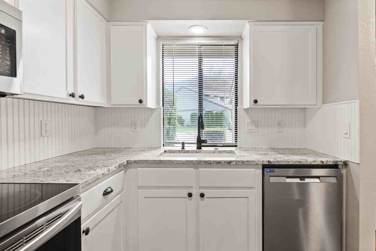 1100 Excalibur Drive - Photo 3 of 17