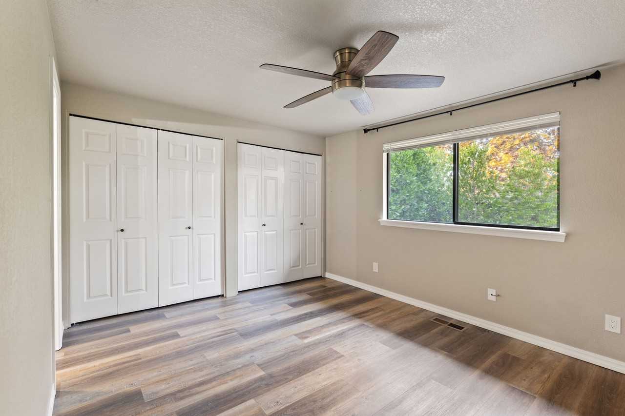 1100 Excalibur Drive - Photo 5 of 17