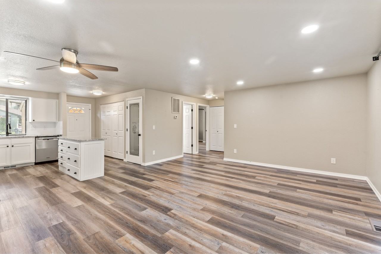 1100 Excalibur Drive - Photo 7 of 17