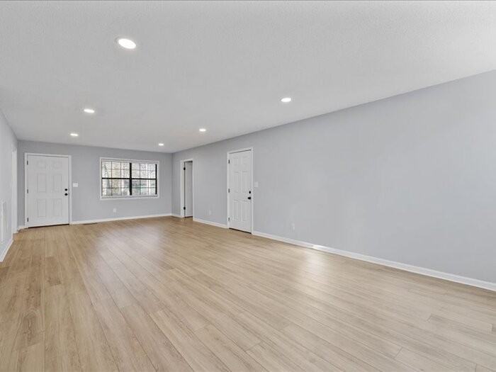 801 4th Ave E #C - Photo 7 of 26