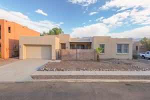 featured image of 2927 North Cardell Court #1