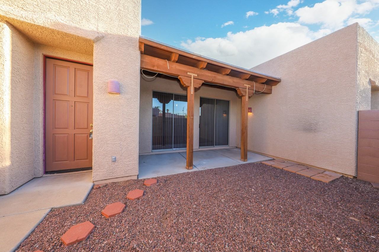 2927 North Cardell Court #1 - Photo 2 of 25