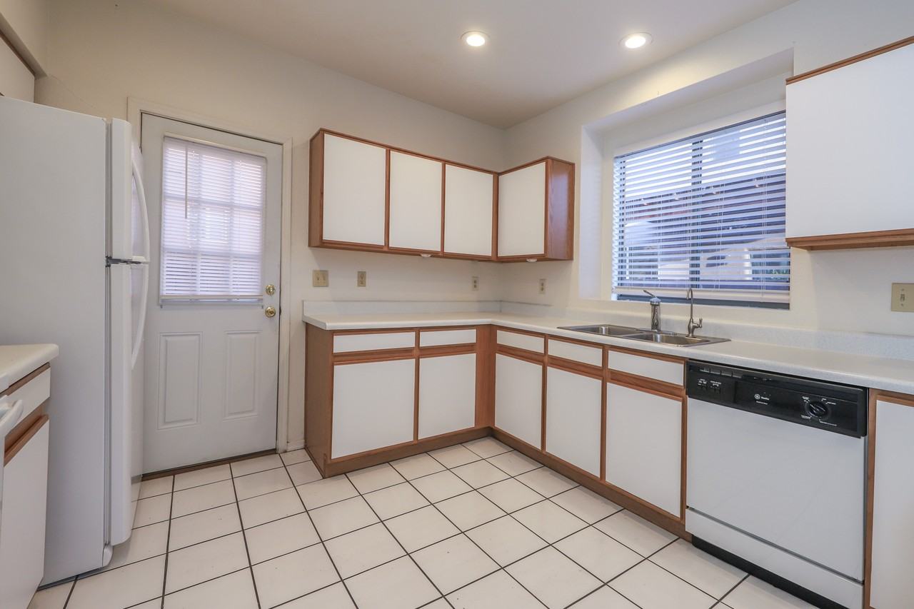 2927 North Cardell Court #1 - Photo 6 of 25