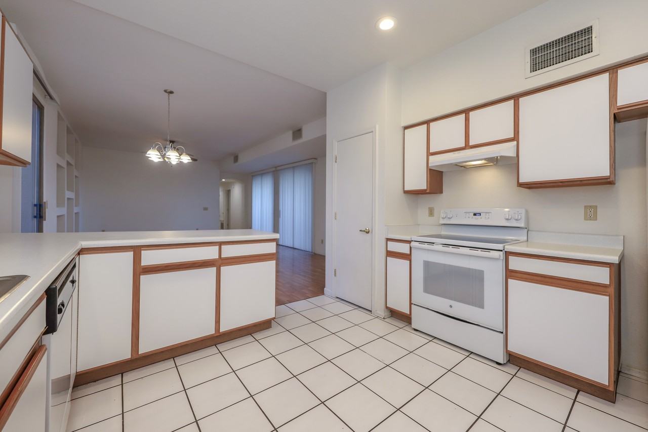 2927 North Cardell Court #1 - Photo 7 of 25