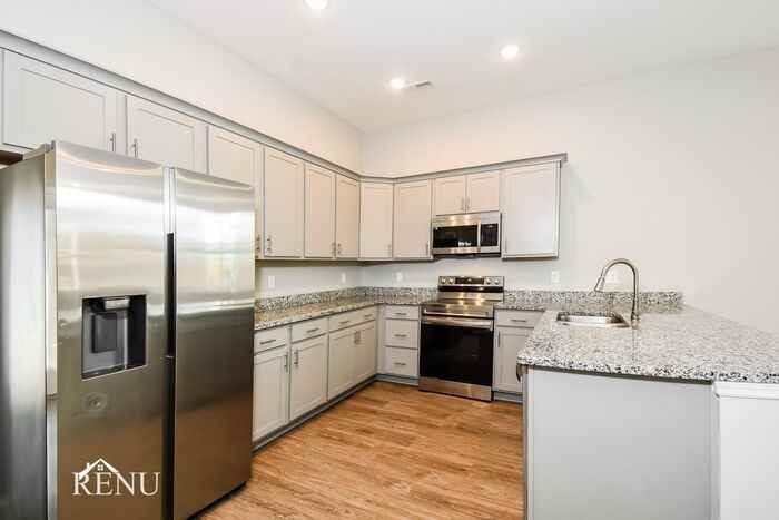 5323 Lynnland Terrace - Photo 3 of 18