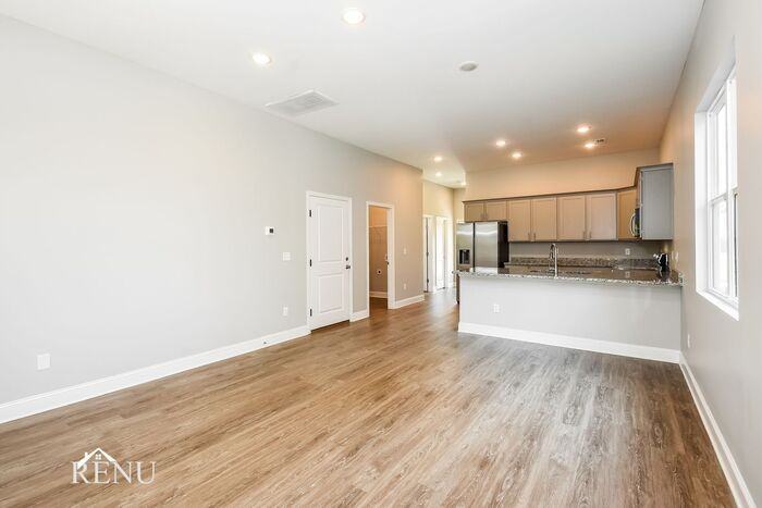 5323 Lynnland Terrace - Photo 4 of 18