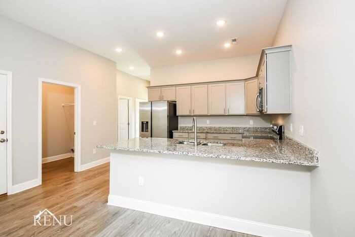 5323 Lynnland Terrace - Photo 5 of 18