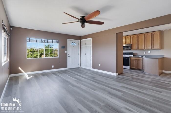 9734 Emerald Hill Ln - Photo 4 of 22