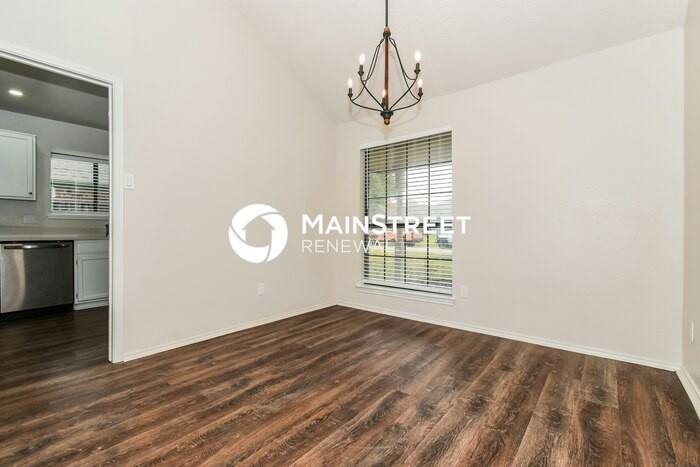 3613 Dorchester Drive - Photo 5 of 17