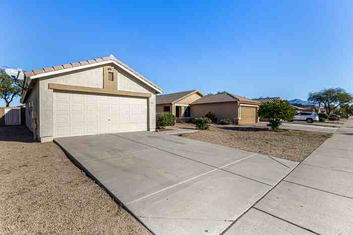 878 E Graham Ln - Photo 2 of 27