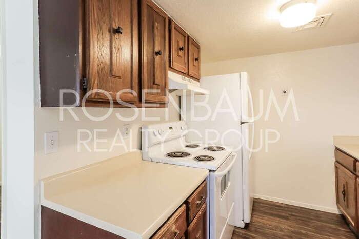 2625 N Alvernon Way #D1 - Photo 5 of 10