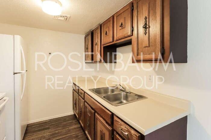 2625 N Alvernon Way #D1 - Photo 6 of 10