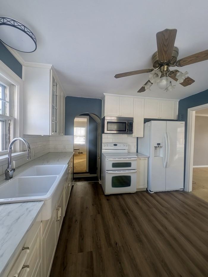 325 Brookfield Avenue - Photo 5 of 17