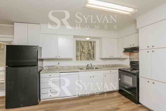 1358 Deerfield Ln - Photo 7 of 15