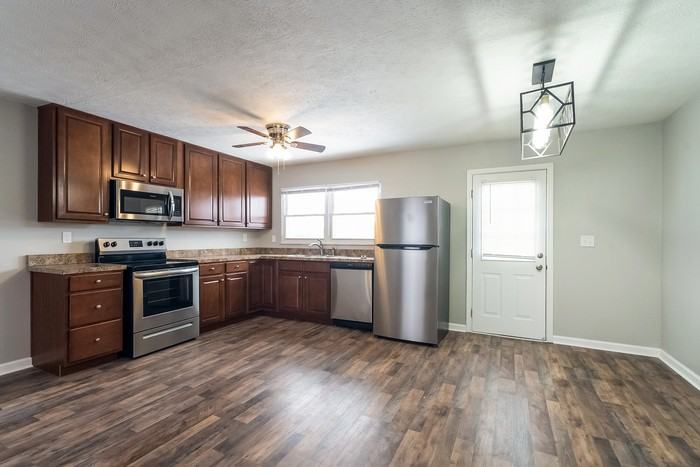 4694 Palmetto St - Photo 6 of 11