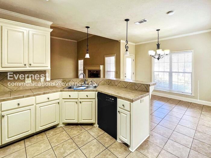 806 Meadows Way Cv - Photo 3 of 26