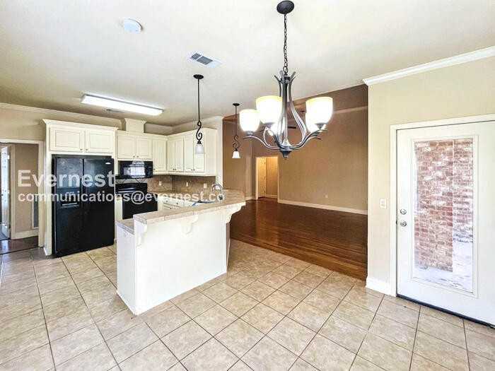 806 Meadows Way Cv - Photo 4 of 26