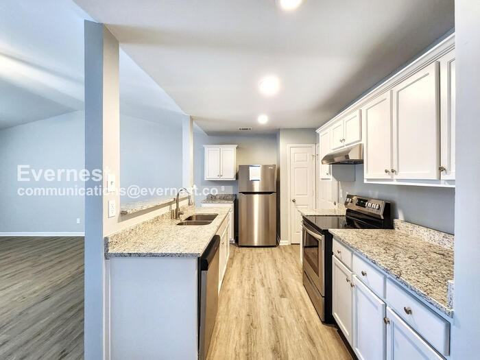 2175 Red Oak Cir - Photo 2 of 18