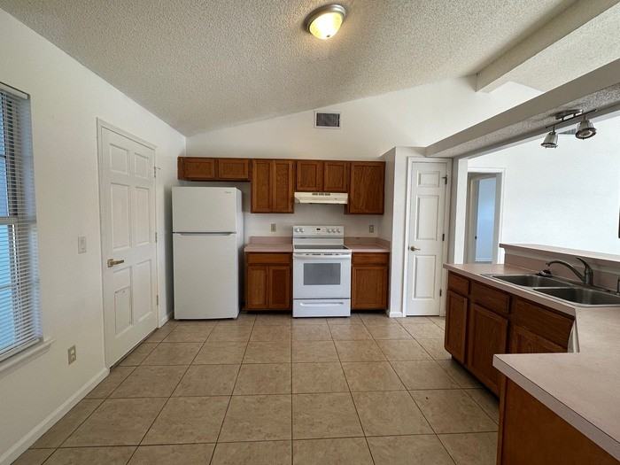 3696 Barbizon Circle North - Photo 5 of 17