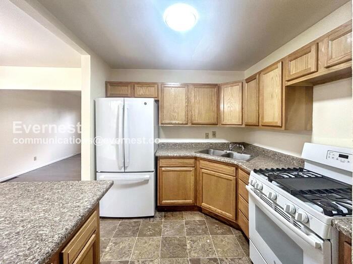 808 South Sheridan Avenue - Photo 3 of 24