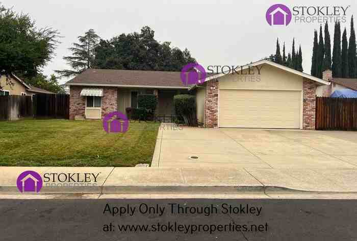 580 Heather Place - Photo 2 of 21