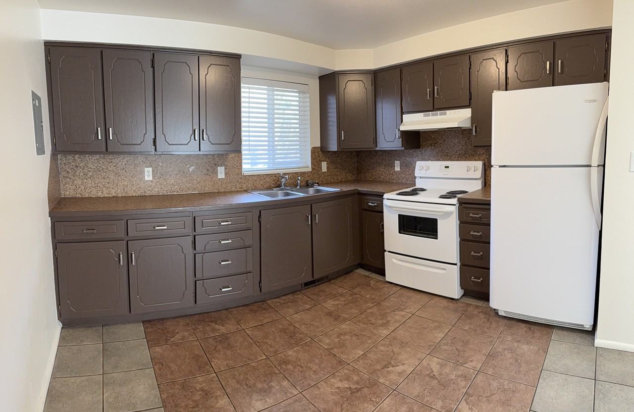 595 Boulevard - Photo 3 of 6