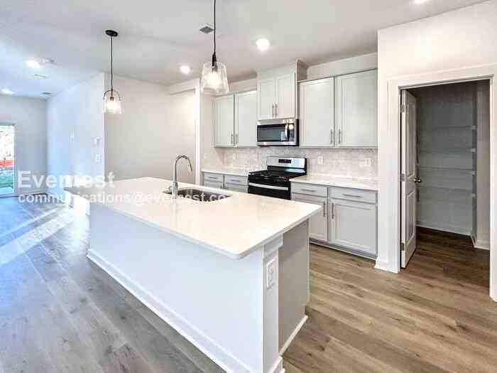 649 Whitetail Ct - Photo 3 of 27