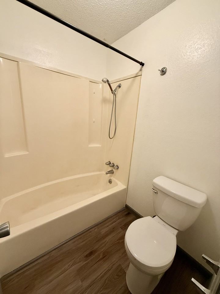 209 Northeast Timbercreek Drive #1 - Photo 7 of 15